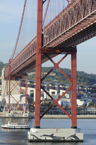 葡萄牙里斯本四月二十五日大桥图片