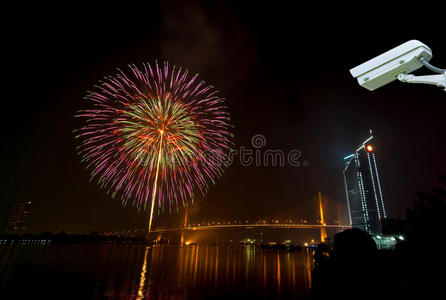 监控新年焰火晚会的安全摄像头