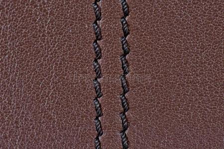 黑色缝线的棕色皮革纹理照片