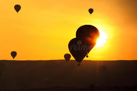 黎明天空中卡帕多西亚的气球