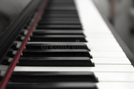钢琴键透视图