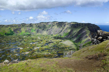 复活节岛上的火山口图片