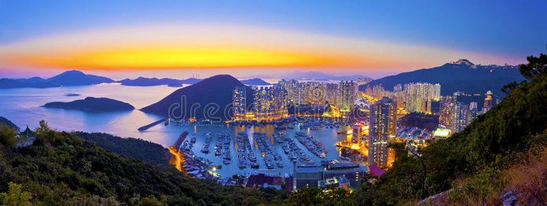 香港山区避风塘日落图片