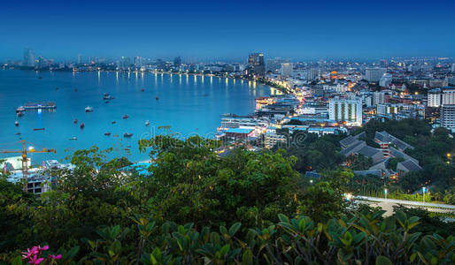 城市天际线,芭堤雅湾和海滩,泰国.照片