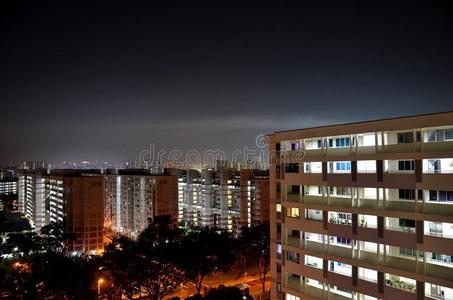 新加坡高层公寓楼夜景