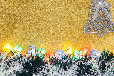 金色背景的圣诞装饰
