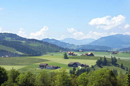 阿尔卑斯山瑞士山村全景