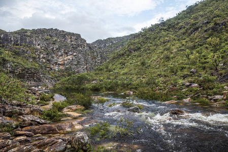 Andorinhas Waterfall 附近的塞拉多河