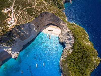 Navagio 在扎金索斯 桑特岛 isl 沉船海滩的鸟瞰图