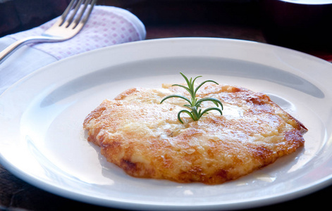 弗里科典型的弗里利菜为基础的土豆和奶酪, 意大利