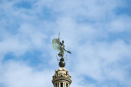 西班牙 La Giralda 风向标，塞维利亚大教堂的钟楼建尖塔作为摩尔时期后来加入的西班牙征服者的文艺复兴风格顶