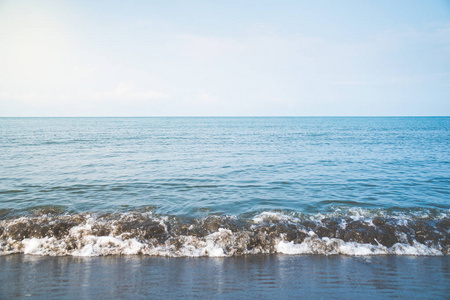 海岸上的小浪, 美丽的蓝色海景