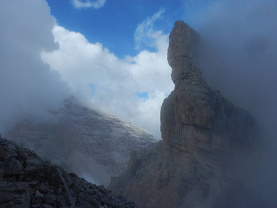 在多法纳山脊上的白云岩登山