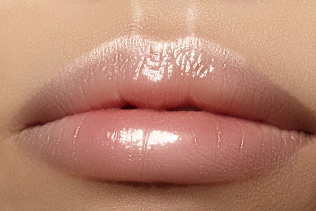 自然的形状与完美的轮廓性感的嘴唇.