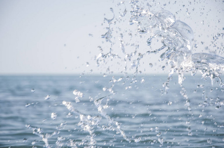 水花四溅的海图片