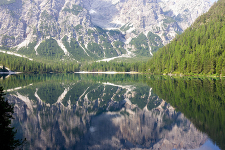 Braies 湖景房