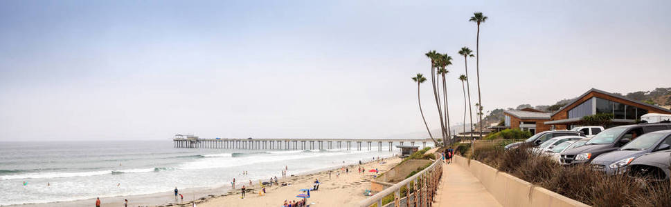 在斯克里普斯码头 La jolla 海滩多云阴天