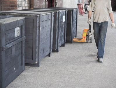 特殊运输装载机是许多大型包装的货物.货物的包装和运输.