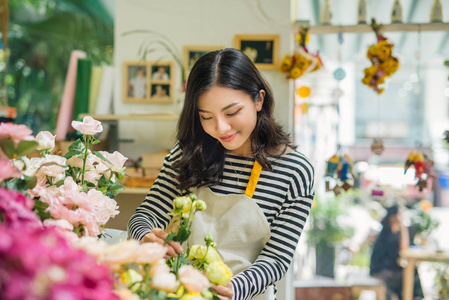 工作的花店女人