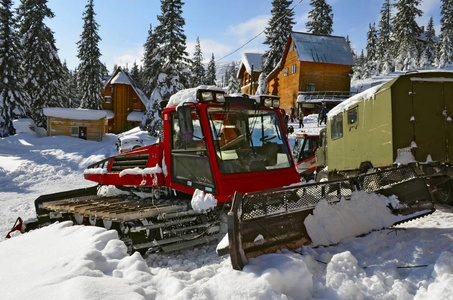 关于雪的冬日雪地车