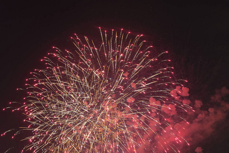 烟花在夜空中的节日