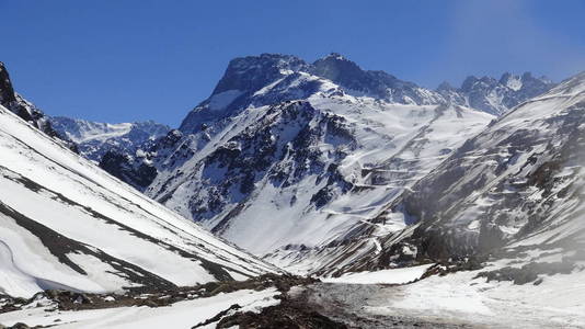 景观的山雪在圣地亚哥，智利