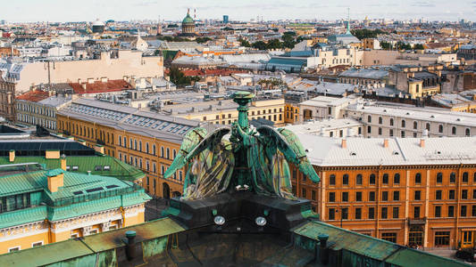 从圣彼得堡圣以撒大教堂的屋顶