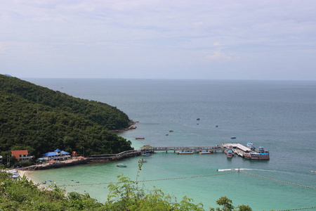 顶视图的美丽的海景和港口