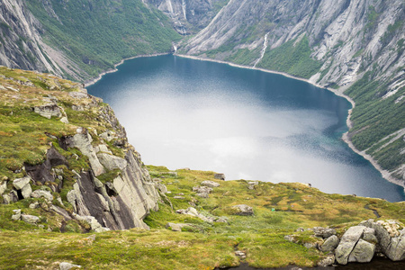 查看附近 Trolltunga 到峡湾和水挪威