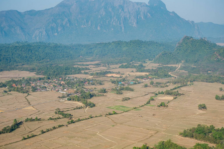 Pha Nguen 山景在老挝旺威恩格