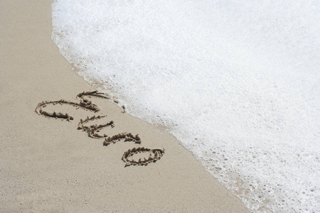 概念概念手中在一个充满异国情调的小岛的海滩上的沙子制成或手写文本为夏天，海洋 海 旅游 休假 旅游 热带 海岸 消