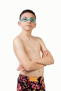 年轻十几岁的白人男孩穿泳装