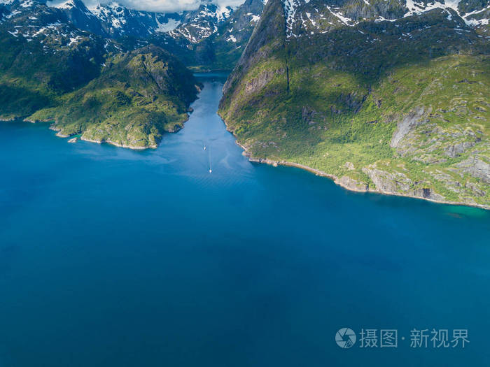 在巨魔峡湾游艇。鸟瞰图