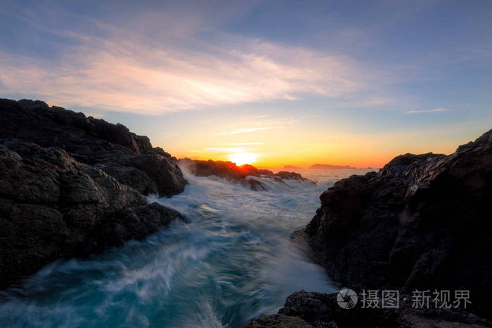 岩石的太平洋大洋彼岸