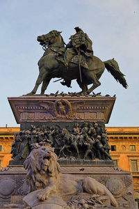 维克托  伊曼纽尔二在大教堂广场米兰纪念碑图片