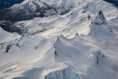 雪盖的山