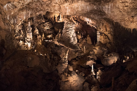 匈牙利巴拉德拉洞穴中的巨人大厅和斯皮尔斯