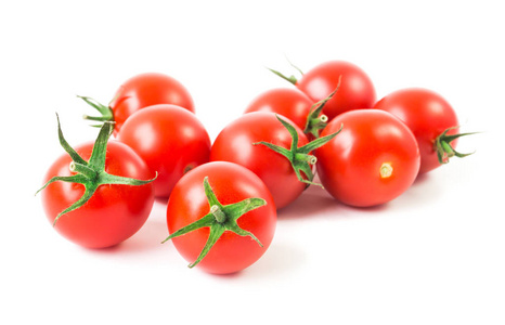 白色背景 生的食物和蔬菜的新鲜樱桃番茄。