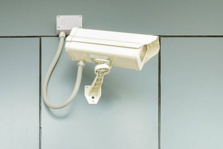 家中墙上，中央电视台保护私有财产安全摄像头