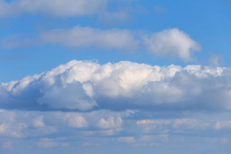 美丽的特写镜头蓝色多云天空背景