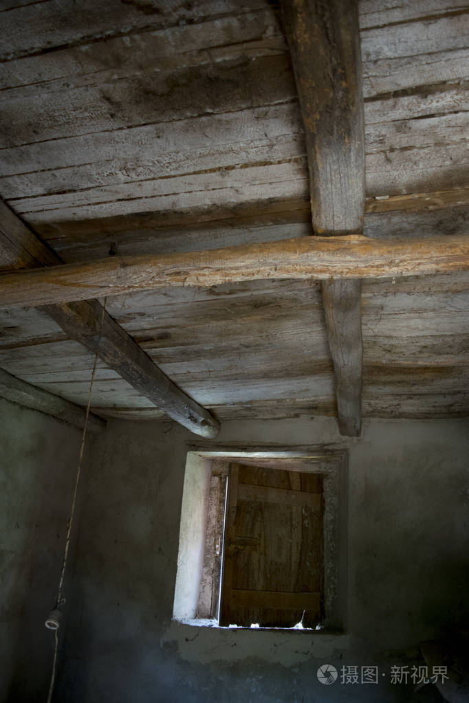 旧天花板的木梁照片-正版商用图片0z8ldl-摄图新视界