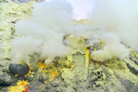 Kawah Ijen火山口的硫