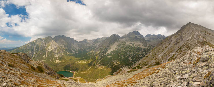 在塔特拉山，斯洛伐克，欧洲 Popradske 萨格勒布湖谷全景图