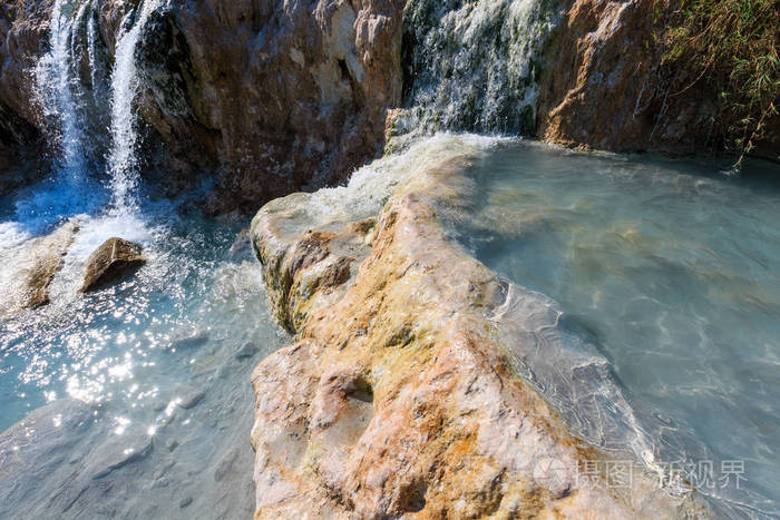 天然温泉结束的温泉浴，意大利