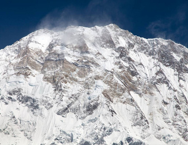 登上安纳布尔纳与登山者组的视图