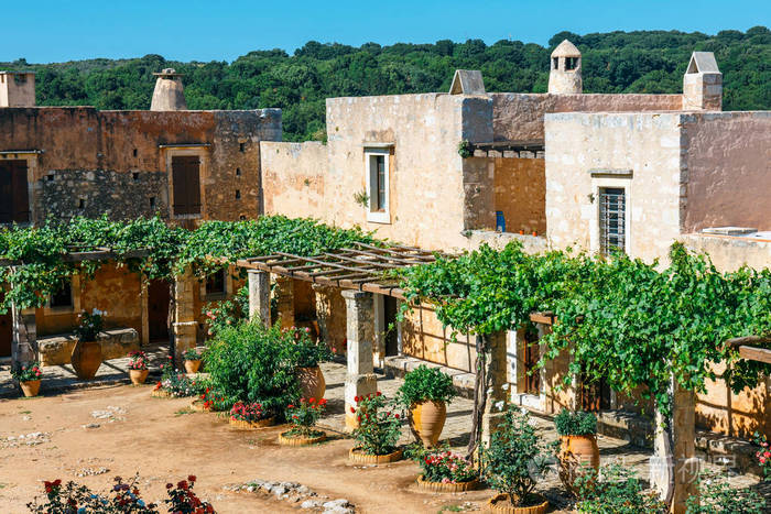 院子里的希腊克里特岛的阿尔卡季修道院