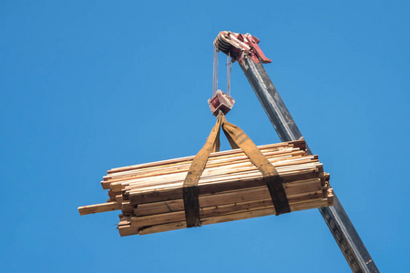 3 d 例证金属机械起重机手上链卡车机械手蓝色吊钩的灰色吊杆将绿色