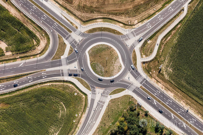 鸟瞰图的迂回道路