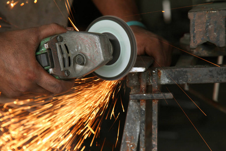 电动砂轮磨削钢结构厂 照片