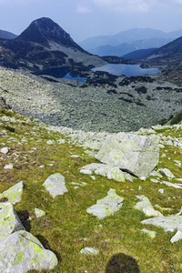 皮林山 Gergiyski 湖的全景视图